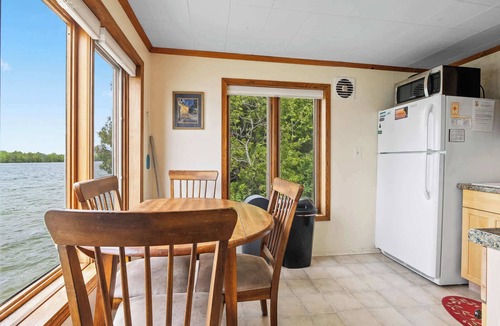 Baileys Harbor Cabin | Water's Edge Cottage: Kangaroo Lake Retreat