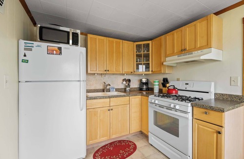 Baileys Harbor Cabin | Water's Edge Cottage: Kangaroo Lake Retreat