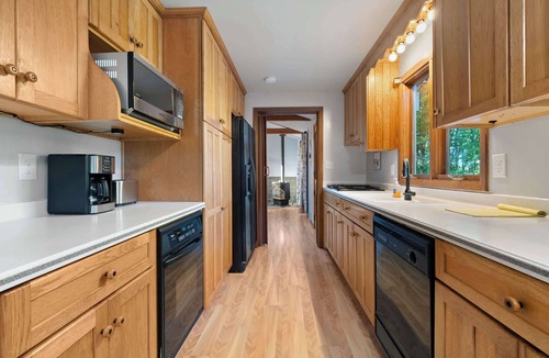 Namur House | Waterfront Bayview Bliss Bungalow
