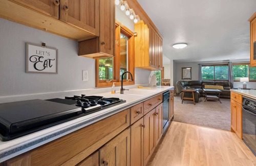 Namur House | Waterfront Bayview Bliss Bungalow