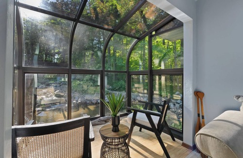 Namur House | Waterfront Bayview Bliss Bungalow