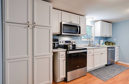 Galloway House | Waterfront Days, Fireside Nights! Lake Helen Haven