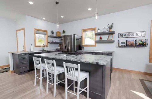 Luxemburg House | Waterfront Family Retreat on Green Bay w/kayaks
