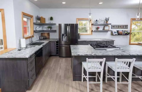Luxemburg House | Waterfront Family Retreat on Green Bay w/kayaks