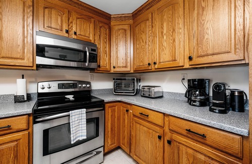 Interlochen House | Waterfront, Hot Tub, 9 Beds - Wildwood Lakehouse