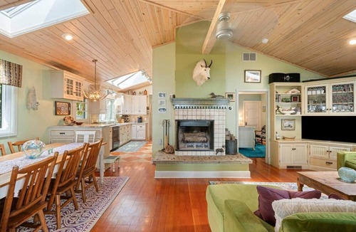Lake Mills House | Waterfront ~On Rock Lake ~ Firepit ~ Fishing