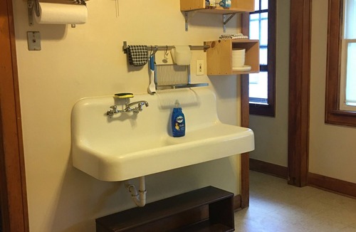 Milwaukee Apartment | Welcoming 2-bedroom apartment in urban Milwaukee