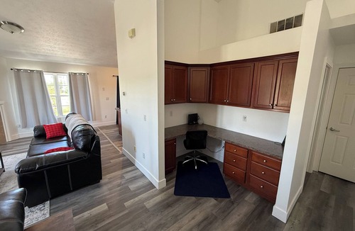 Roseland House | Welcoming 2-bedroom townhome in South Bend, short walk to Notre Dame!