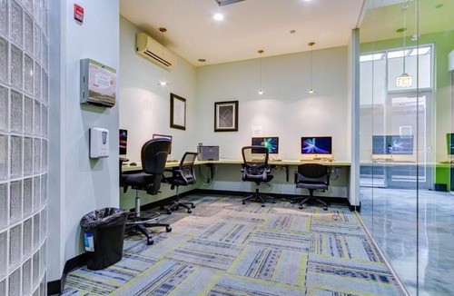 West Loop Apartment | West Loop - City Views With In & Out Parking 2