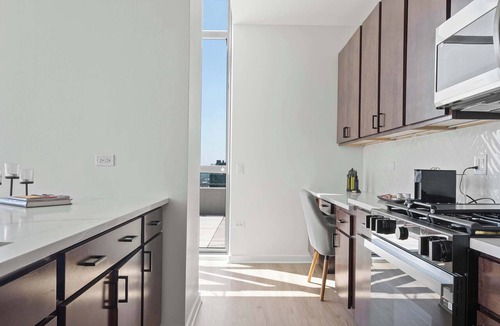 Downtown Chicago Apartment | West Loop PH: Unmatched Views & Private Deck