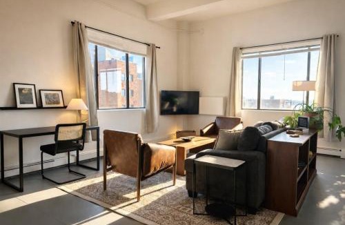 Westown Apartment | Westown Studio Apt Near Fiserv, Baird, and Theater District