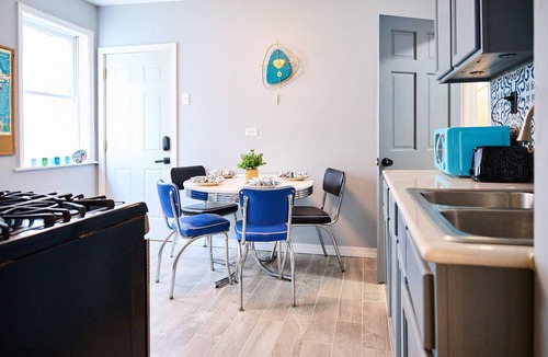 Noble Square Apartment | Wicker Park near Downtown & the Salt Shed Last Minute Special 115.00 July 20-22