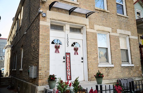 Noble Square Apartment | Wicker Park near Downtown & the Salt Shed Last Minute Special 115.00 July 20-22