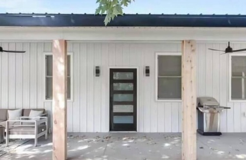 Croton Township House | Wide open Country Barndominium 30 min to GR, w/Hot Tub, 7 beds 3 ba, events ok