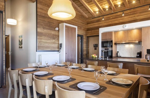 Lanslevillard Apartment | Wifi, 150m from resort center, fitness, swimming pool, sauna, hammam, balcony, fireplace or stove