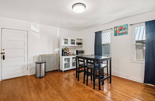 Evanston Apartment | Wonderful 3-bedroom apartment in West Village, Evanston