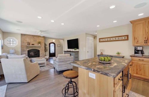 Sturgeon Bay House | Wooded Egg Harbor Escape- Pinball, Bunks, Privacy