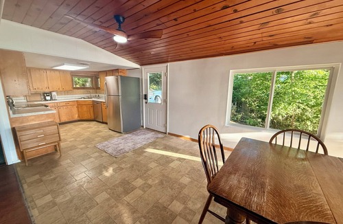 Hamilton House | Woodland Retreat High Above the Mississippi River
