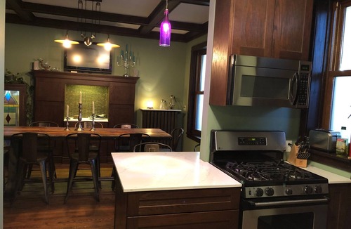 Lakeview House | Wrigleyville Private Guesthouse