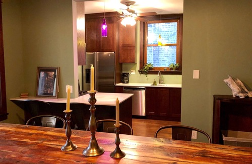 Lakeview House | Wrigleyville Private Guesthouse