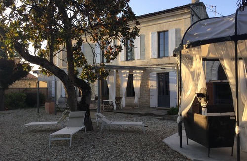 Pompignac House | XIXth century residence for 14 people nestled in the heart of Entre-Deux-Mers