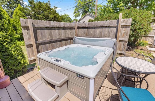 Holcomb House | Your friendly neighborhood Airbnb