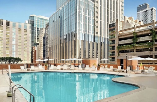 Streeterville Apartment | Your Home Away From Home! 3 Relaxing Units, Outdoor Pool, Onsite Parking!