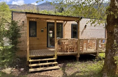 Chezery Forens House | ZEcamping 3* toboggans dog friendly mobil-home BBQ 36m2 6 pers