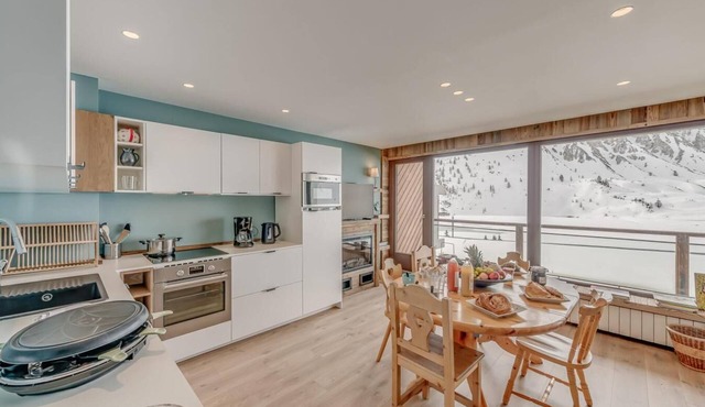 100m from shops, 2nd floor, view lake, balcony, tv, ski locker, 60m², Tignes
