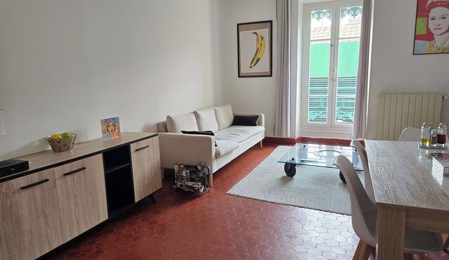 160m² Bright Flat in Central Nîmes