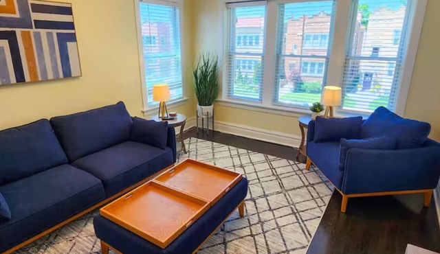 2 BDRM Quiet Berwyn Apt w/Free Garage