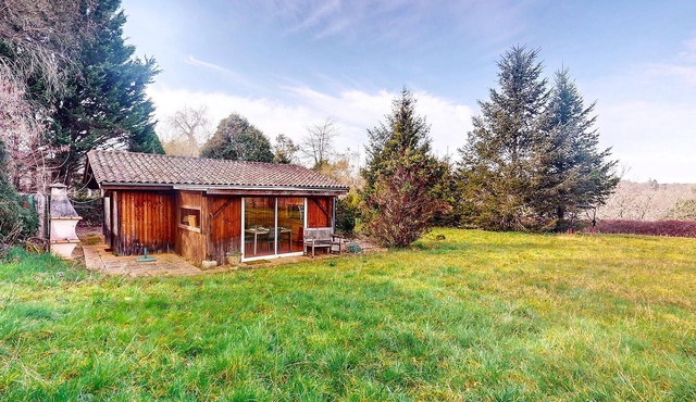 2 bedroom awesome home in Val de Louyre et Caude