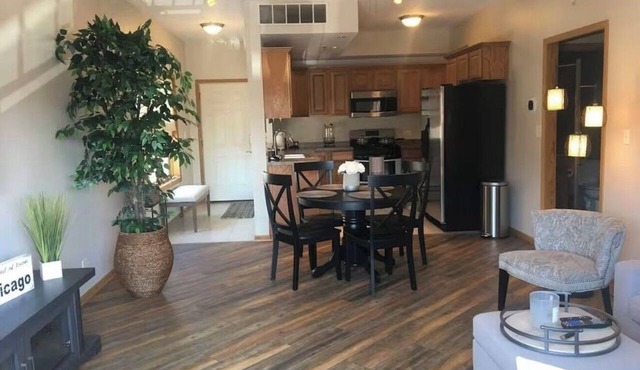 2-bedroom apartment in pleasant Oak Lawn with AC comfort