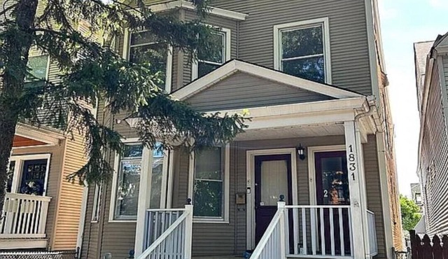 2-bedroom house in terrific Chicago neighborhood walking distance to everything