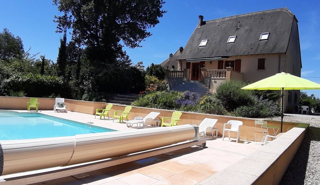 2 steps from the historic center, gite* with beautiful saltwater swimming pool