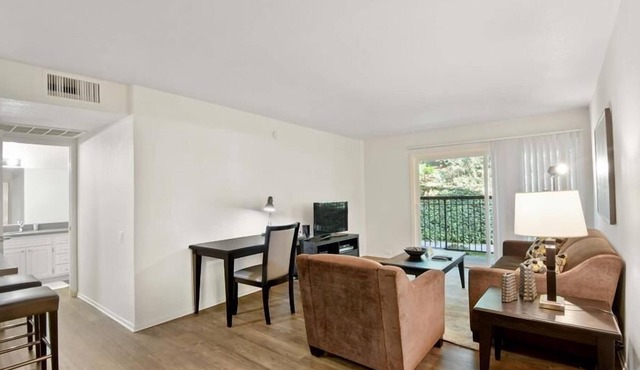 2BR in Bloomington | Spacious | Pet-Friendly