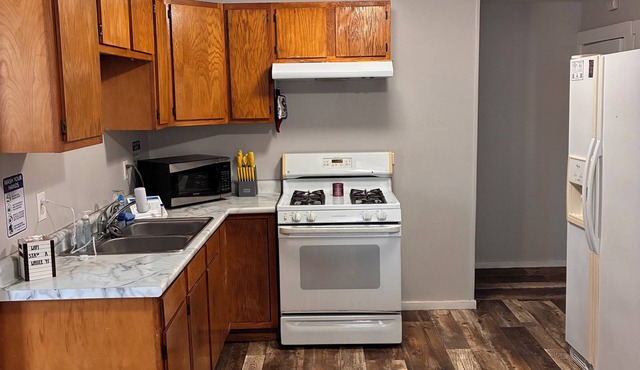 3-bedroom house ~ Pro Cleaned - Work & Family Friendly
