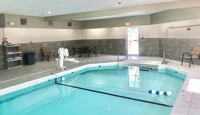 3 Classic Units Fit for Families! FREE Parking, Pets Allowed, Near Old Market!