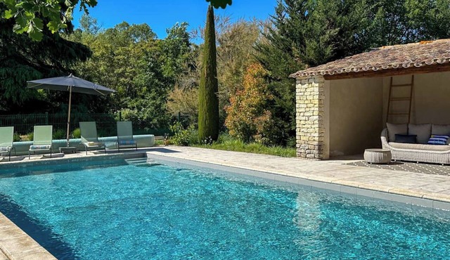 * 3 Star charming Provençal house in the countryside, with pool & nature in Apt