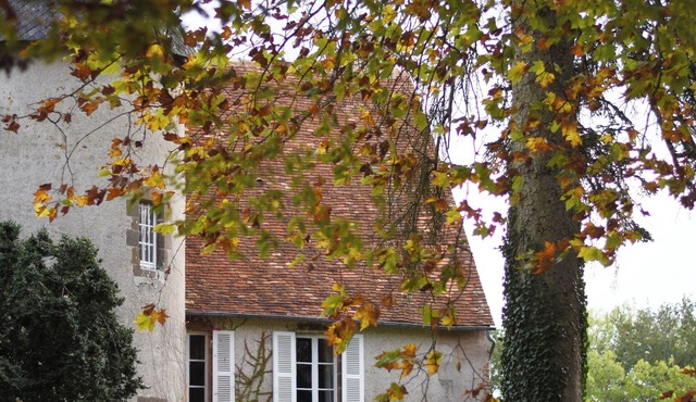 A spacious setting surrounded by nature The castle and its cottage.