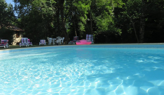 A true oasis of calm in a wooded and shaded setting by the river, heated pool.