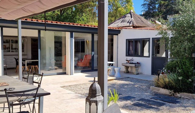 Air-conditioned villa 6 people