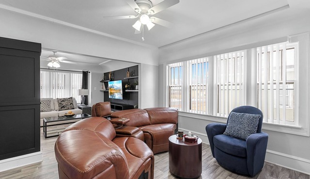 Amazing 2 king bedrooms/Near Downtown Milwaukee/Free parking/WI-FI/Netflix