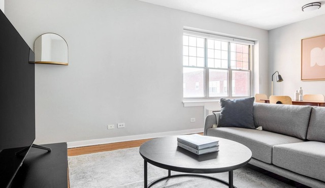 Amazing Evanston 2BR, 1 mile from Northwestern campus, by Blueground