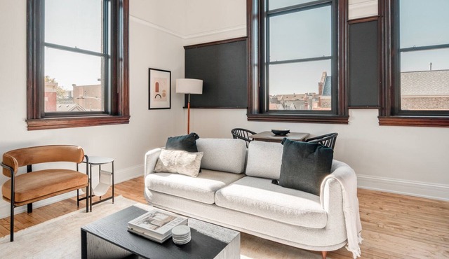 Amazing West Town 2BR w/ W/D, Gym & Rooftop nr Downtown, by Blueground