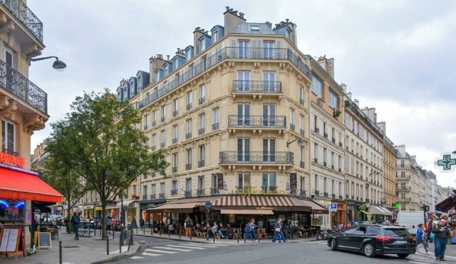AN AUTHENTIC PARISIAN STAY WITH REFINED UNDERSTATED DÉCOR AT RUE CHERHE MIDI