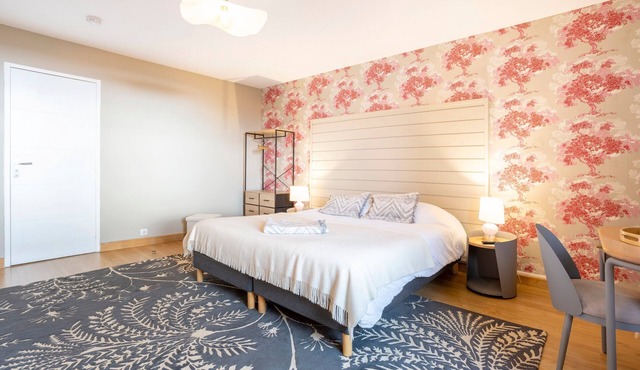 Anne de Bretagne Connecting Suite with Shared Terrace, Garden & Wi-Fi