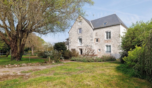 Apartment 'Gîte Du Moulin Béchereau' with Private Terrace, Shared Garden and Wi-Fi