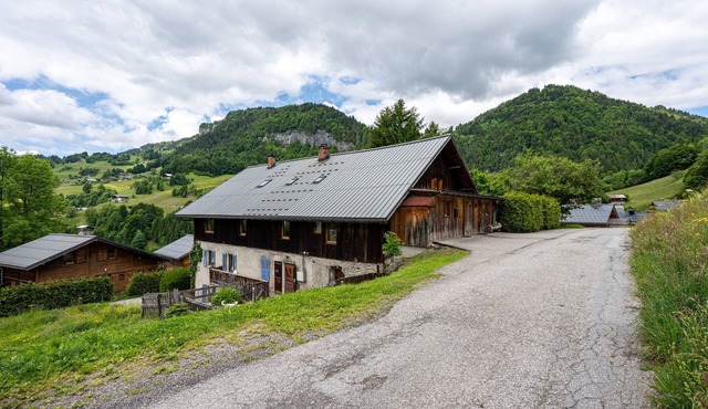 Apartment "Le Chamois" with Shared Terrace, Balcony, and Wi-Fi