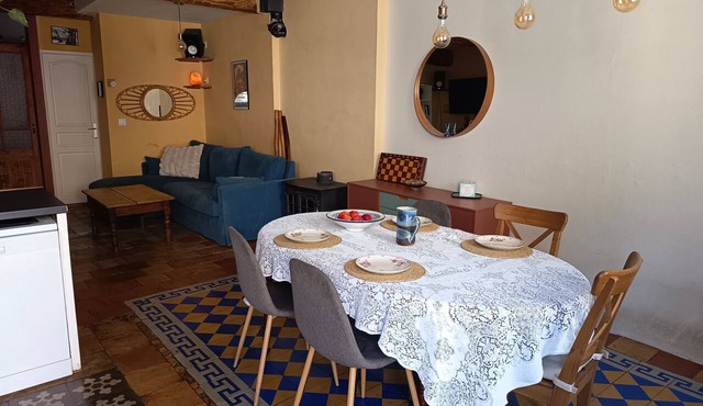 Authentic and charming village house with a view of the garrigue